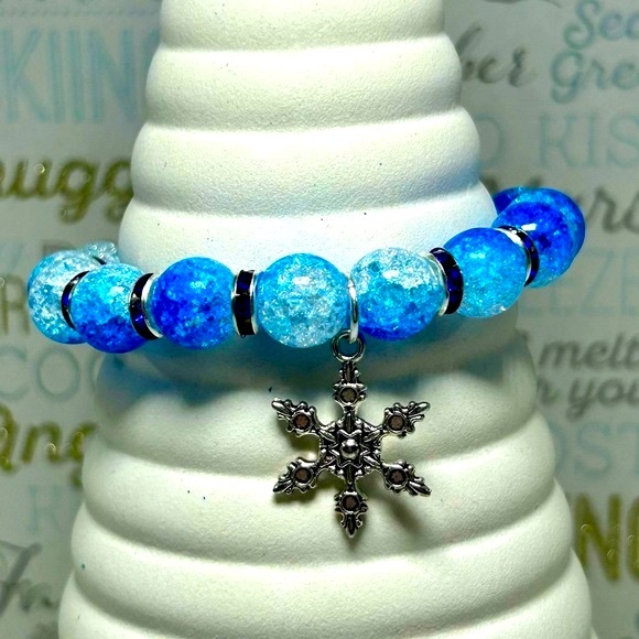 Handmade Snowflake Pendant Christmas Charm Bracelet! - Picture 3 of 6